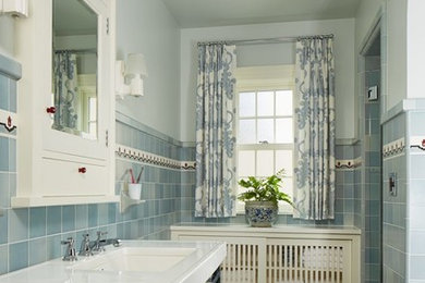 Example of a tuscan bathroom design in Minneapolis