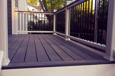 Inspiration for a craftsman deck remodel in Chicago