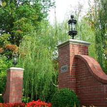 gate/entrance