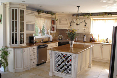 Inspiration for a country kitchen remodel in Toronto