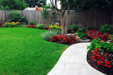 Photo of a mid-sized traditional backyard full sun garden for summer in Dallas.
