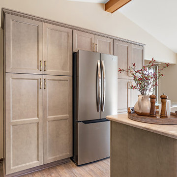 Showplace Edgewater SP Kitchen in Maple Sparrow