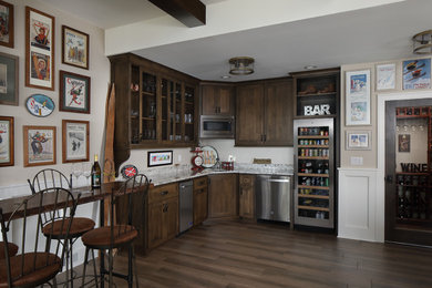 Inspiration for a cottage home bar remodel in Milwaukee
