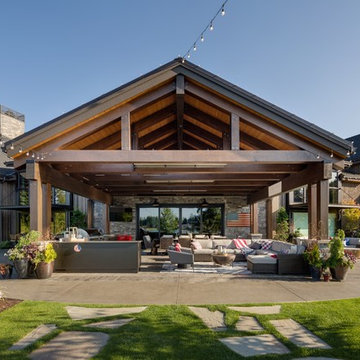 Luxury Living on the Lake