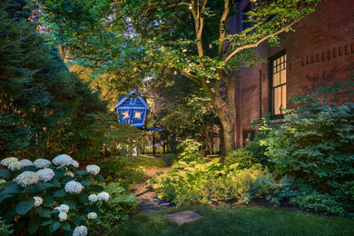 Inspiration for a rustic landscaping in Chicago.