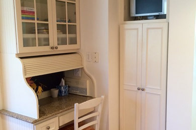 Elegant kitchen photo in Chicago