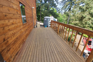 Example of a mountain style deck design in Seattle