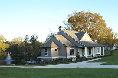 Example of a beige one-story exterior home design in Orlando