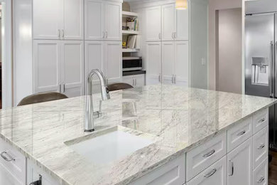 Example of a kitchen design in San Diego