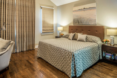 Bedroom - contemporary bedroom idea in Chicago