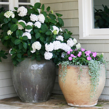 Large pots used in combination