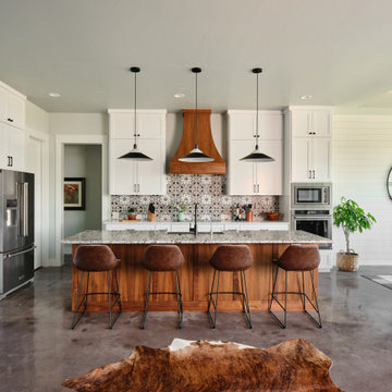 Modern Lakeside Farmhouse Kingsland