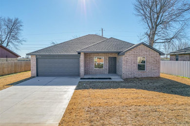Transitional exterior home idea