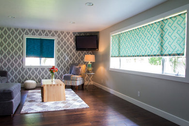 Example of a minimalist living room design in Cleveland