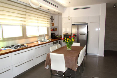 Kitchen photo in Tel Aviv