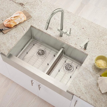 Ferguson Exclusive Crosstown Stainless Steel Double Bowl Farmhouse Sink with Aqu