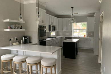 Kitchen - kitchen idea in Houston