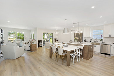 Kitchen - contemporary kitchen idea in New York