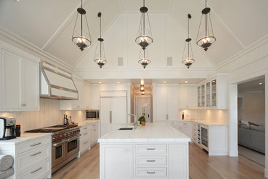 Kitchen - transitional kitchen idea in New York