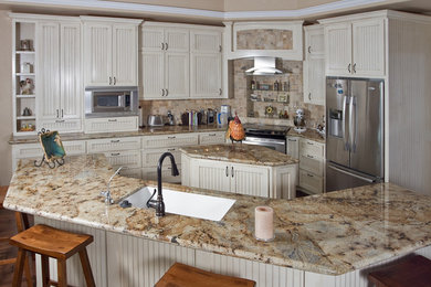 Inspiration for a timeless kitchen remodel in Houston