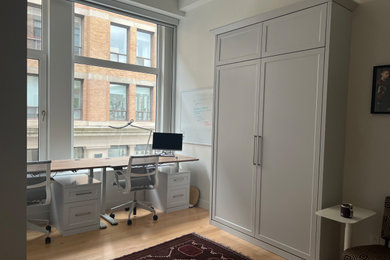 Home office - modern home office idea in Montreal