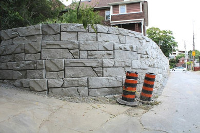 Retaining Wall Down town Toronto