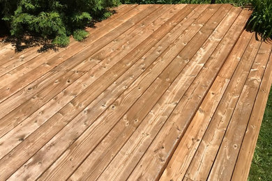 Deck photo in Toronto
