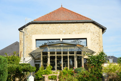 Exemple d'une façade de maison nature.
