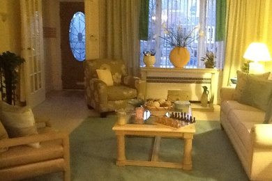 Example of a classic living room design in Philadelphia