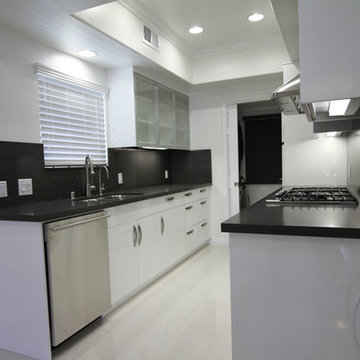 Custom Kitchen Cabinets & Handles
