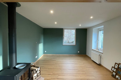Exemple d'une maison tendance de taille moyenne.