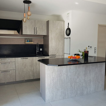 Cuisine en bois, béton et granit