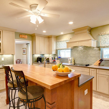 Traditional Kitchen in Pensacola, Florida