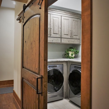 Timberbuilt Rustic Laundry room