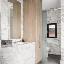 Singer - Bathrooms