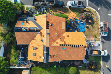 Example of a mid-sized one-story house exterior design in Wilmington with a shingle roof
