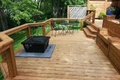 Deck - traditional deck idea in Toronto