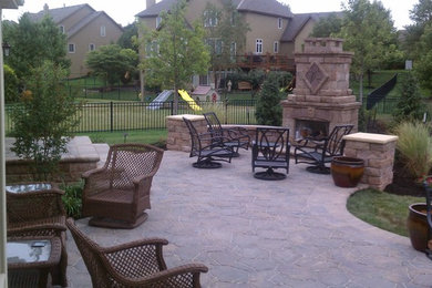 Example of a classic patio design in Kansas City