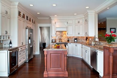 Elegant kitchen photo in Toronto