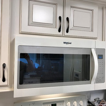 Geneseo Remodel Koch Cabinets Painted Pearl Umber Glaze Venetian Gold Granite
