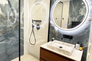 Idées déco pour une salle de bain contemporaine.