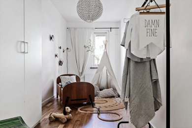 Photo of a small scandinavian gender-neutral kids' bedroom in Gothenburg with white walls.