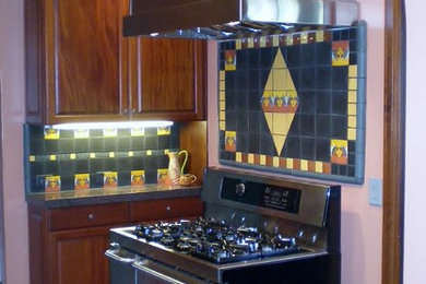 Kitchen - traditional kitchen idea in Los Angeles