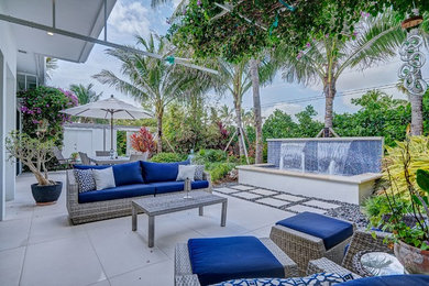 Example of a trendy patio design in Miami