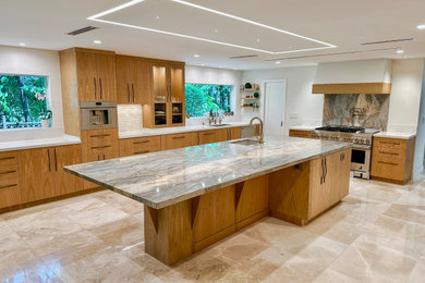 Kitchen - modern kitchen idea in Miami