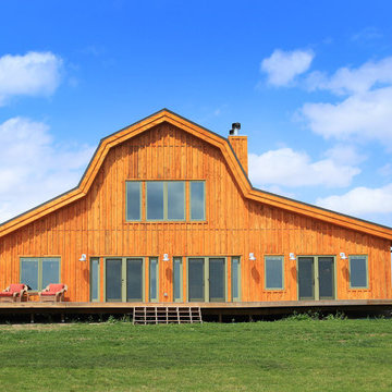 Perfectly Secluded Gambrel Barn Home