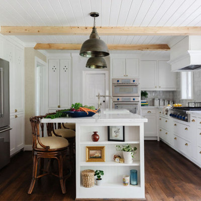 Kitchen - coastal kitchen idea in Houston