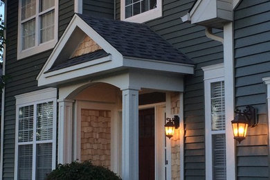 Mid-sized craftsman gray two-story vinyl exterior home idea in Chicago with a shingle roof