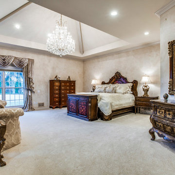 Plano estate with 2 guest houses and tennis court on 1.5 acres