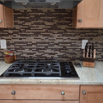 Glass & Stone Linear Mosaic Tile Backsplash